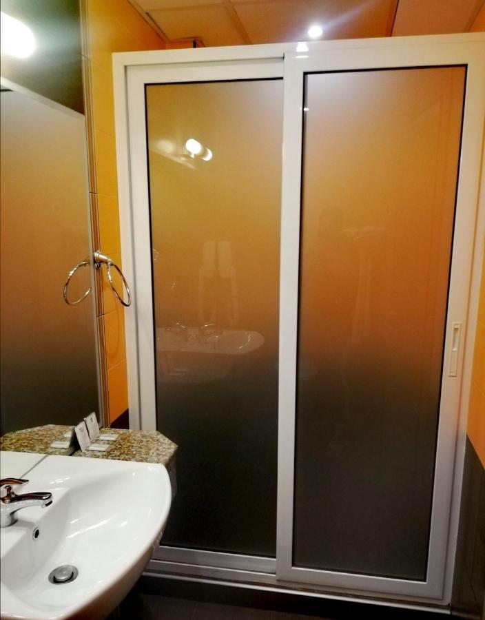 Briz Beach Apartments - Section B Pantai Sunny Bagian luar foto