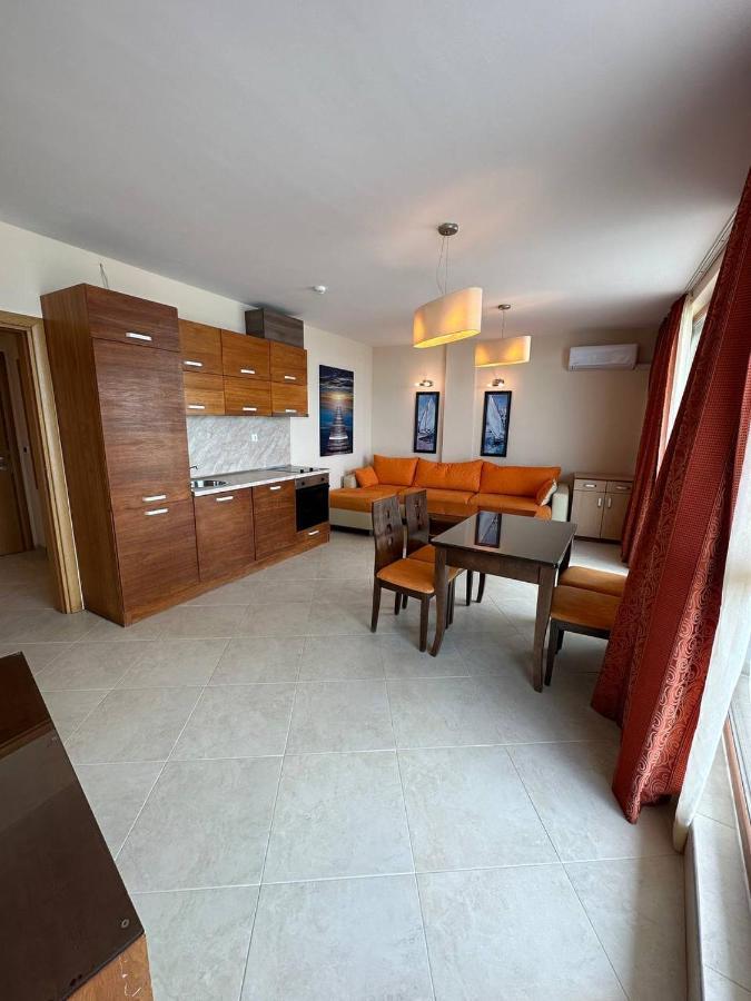 Briz Beach Apartments - Section B Pantai Sunny Bagian luar foto
