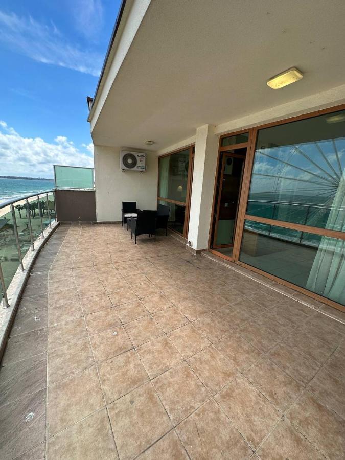 Briz Beach Apartments - Section B Pantai Sunny Bagian luar foto