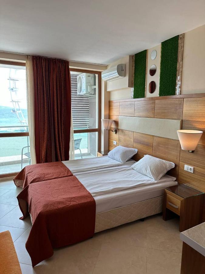 Briz Beach Apartments - Section B Pantai Sunny Bagian luar foto