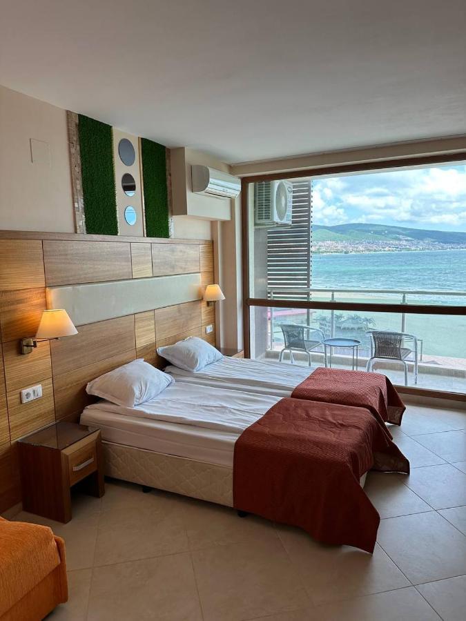 Briz Beach Apartments - Section B Pantai Sunny Bagian luar foto