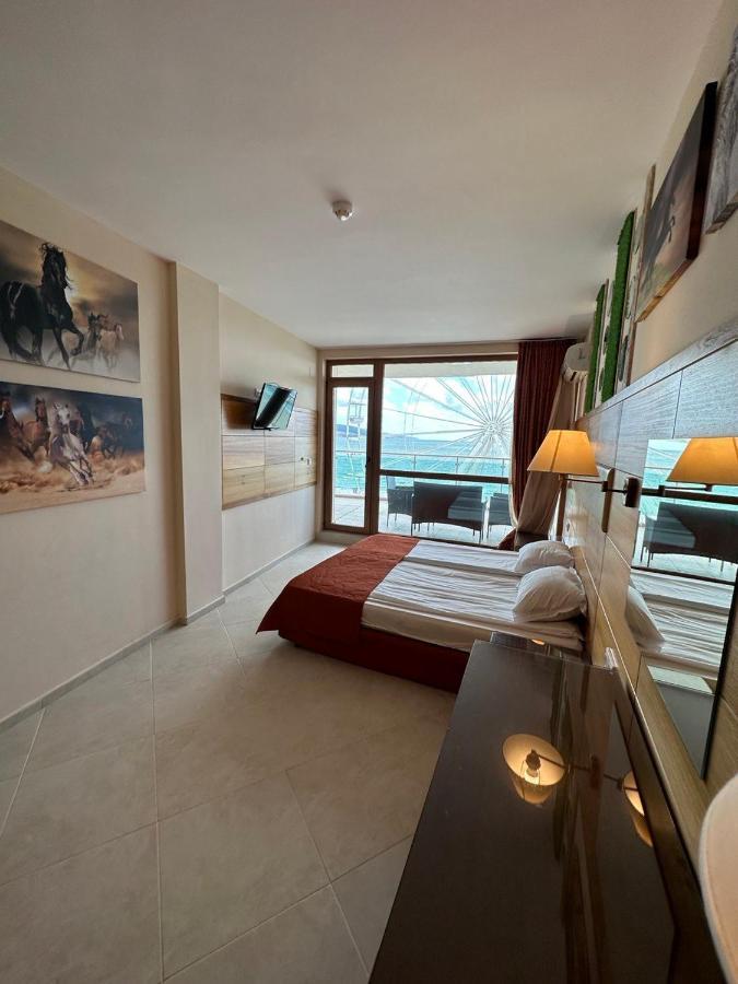 Briz Beach Apartments - Section B Pantai Sunny Bagian luar foto