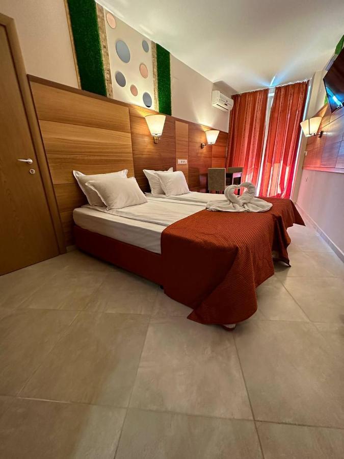 Briz Beach Apartments - Section B Pantai Sunny Bagian luar foto